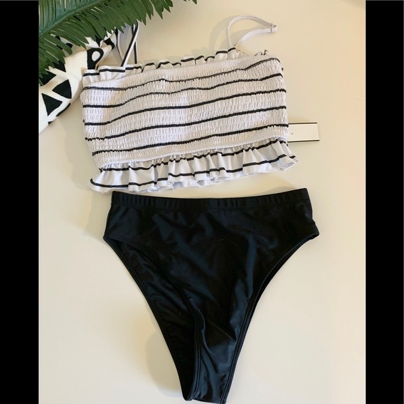 Bandaeu Women’s ruffles adjustable strap Black & White Med bikini - Picture 1 of 5